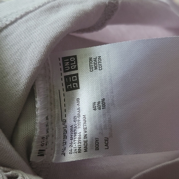 UNIQLO Spring Blouse Light Purple Color Size Small with Lace Details - Picture 5 of 6